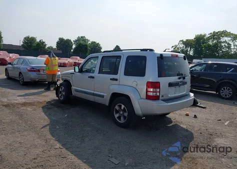 2008 Jeep Liberty Sport z USA, uszkodzony, nr VIN 1J8GN28K18W221979